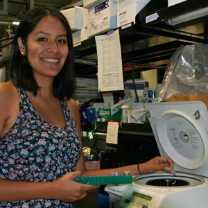 photo of Paola Moreno-Roman in the laboratory