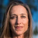 Outdoor headshot photo of a smiling white female faculty member, Dr. Tracey McLaughlin, Professor of Medicine at Stanford University.