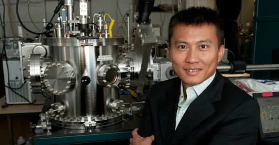 Photo of Dr. Yi Cui in the lab.