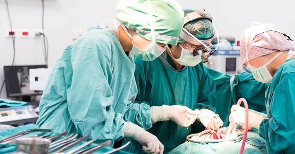 Photo of surgeons in the operating room.