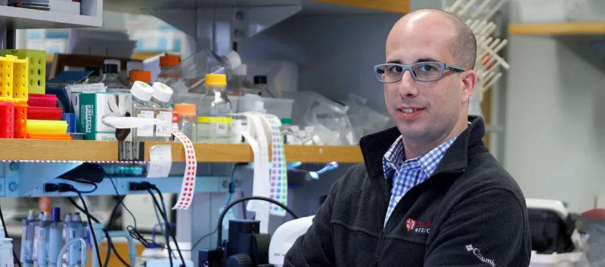 Photo of Dr. Aaron Gitler in the lab.