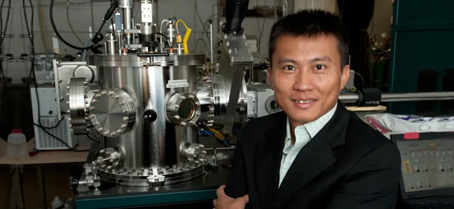 Photo of Dr. Yi Cui in the lab.