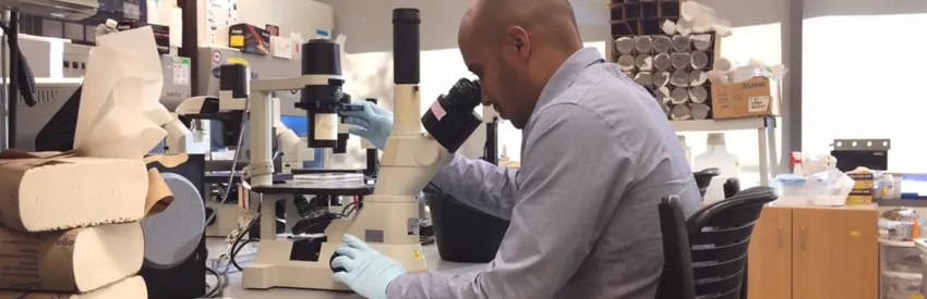 Screenshot of Dr. Jens Durruthy-Durruthy working in the lab.
