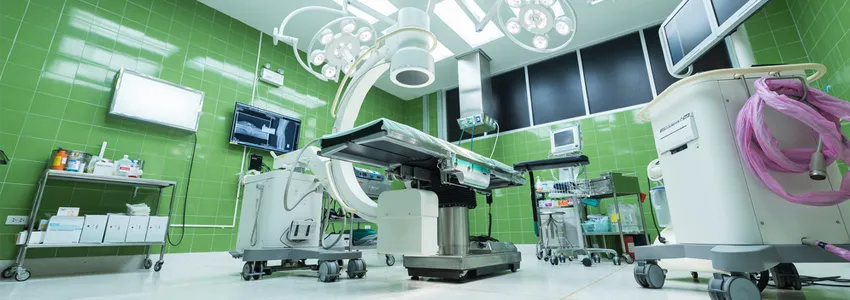 Photo of an operating room with operating table and equipment.